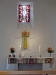 Eriksbergskyrkan. Altaret och träskulptur av Jesus