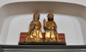 Två nyrestaurerade figurer från ett äldre altarskåp