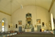 Till höger i koret finns denna glasmålning från 1980-talet