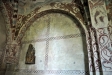 På norra väggen en madonnabild från tidigt 1300-tal.