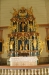 Den magnifika altaruppsatsen från samma tid som kyrkan