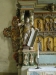 Altaruppsatsen har delar från ett tidigare altarskåp
