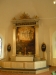 Ebba Vadstens målning från 1950 till höger om altaret