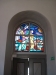 Glasfönster ovanför sakristians dörr.