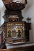 Predikstolen från 1688 vilar på en medeltida sidoaltare.
