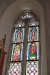 Glasmålningarna bakom altaret.